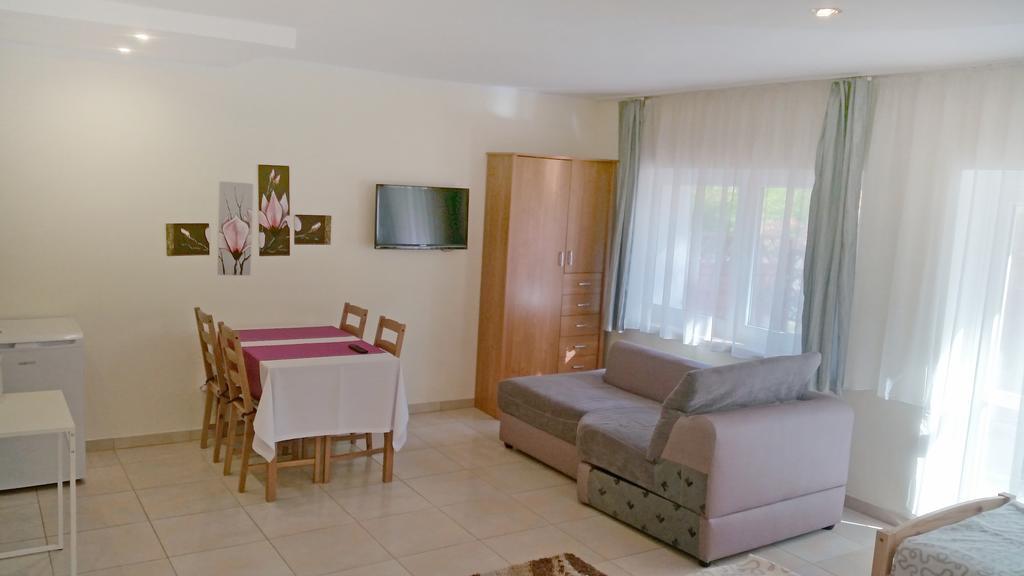 Apartamenty I Pokoje Przy Parku Jelenia Gora Room photo